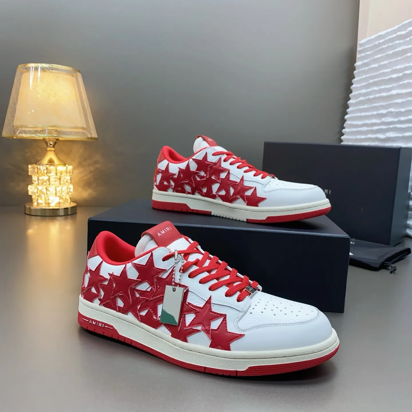 p620🐮🐮AMIRI 💧🌳Couple model💎 The latest The Pacific series Couple model Bone Star Casual sneakers Skateboard shoes ✔️ AMIRI's Pacific shoes are a sneaker that combines luxury and street style. Many celebrities and Internet celebrities have the same style. Its design and workmanship are very elegant. Made of high-grade cow leather, soft to the touch and highly durable 💘💍Fabric: Original customized imported first-layer cowhide 💘💍Inner lining: Original customized breathable mesh lining 💘💍Feet: Original injection molded one-piece, comfortable and wear-resistant without tiring the feet 💘💍Outsole: Original 1:1 molded three-color sole Original outsole 💘💍Sole thickness: 3CM 💘💍Size: Female 35-40 Male 39-46 💘💍price; top version 💦Special remarks Remark: (Female size 34 40. Men’s size 38 45 46 is customized and cannot be returned or exchanged) Please note when placing an order! Thank you🤝🤝